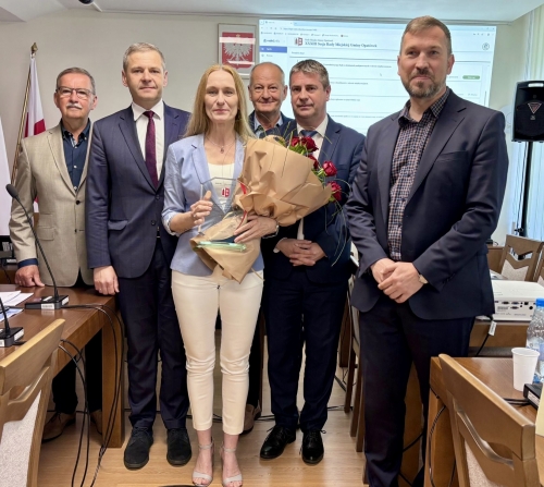 obrazek u{oowowanie Dyrektor Gminnej Biblioteki Publicznej podczas Sesji Rady Miejskiej Gminy Opatówek wiecej